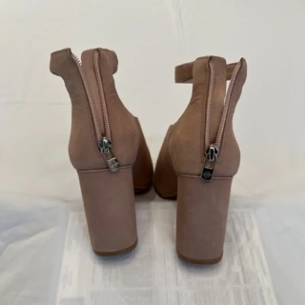 Antonio Melani High Heels. Size 9.5. Beige